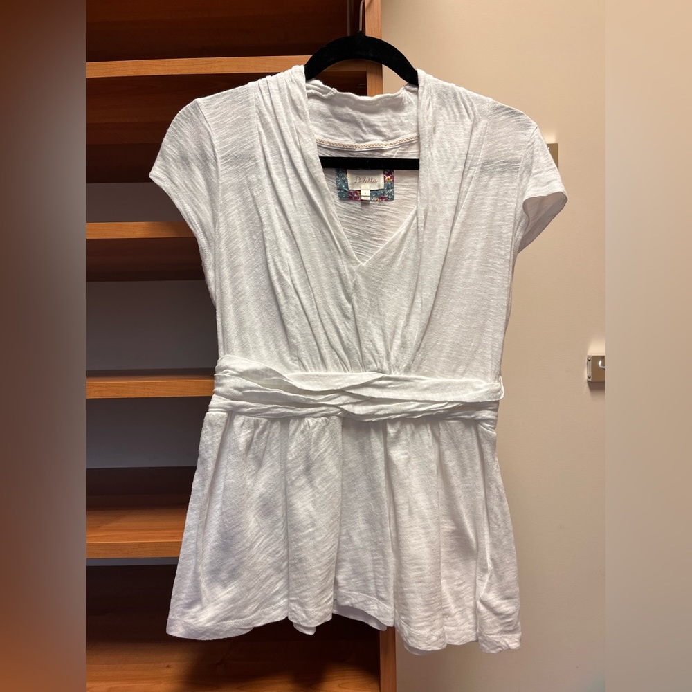 White Deletta top size medium